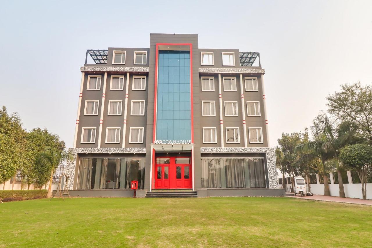 Hotel Super Townhouse Jashn Chinhat Exterior foto