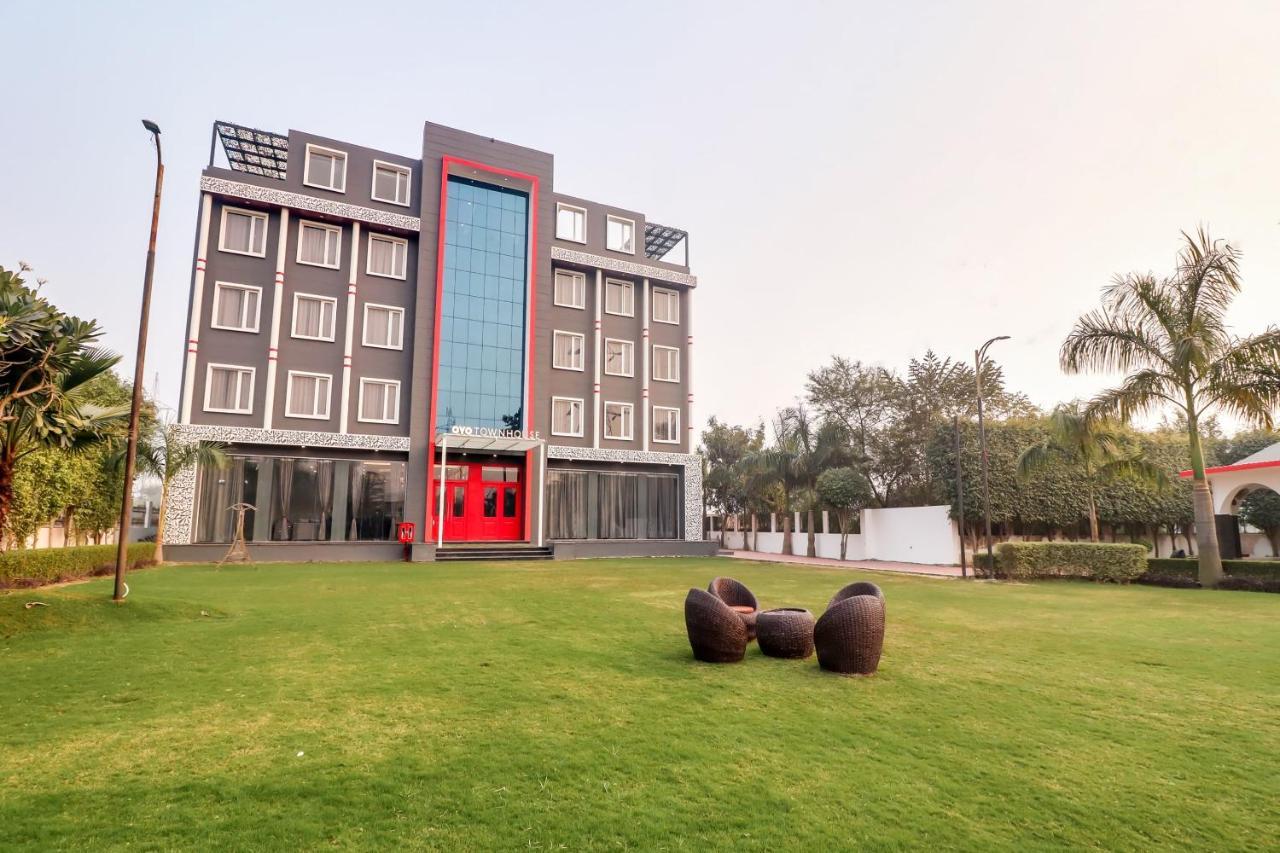 Hotel Super Townhouse Jashn Chinhat Exterior foto