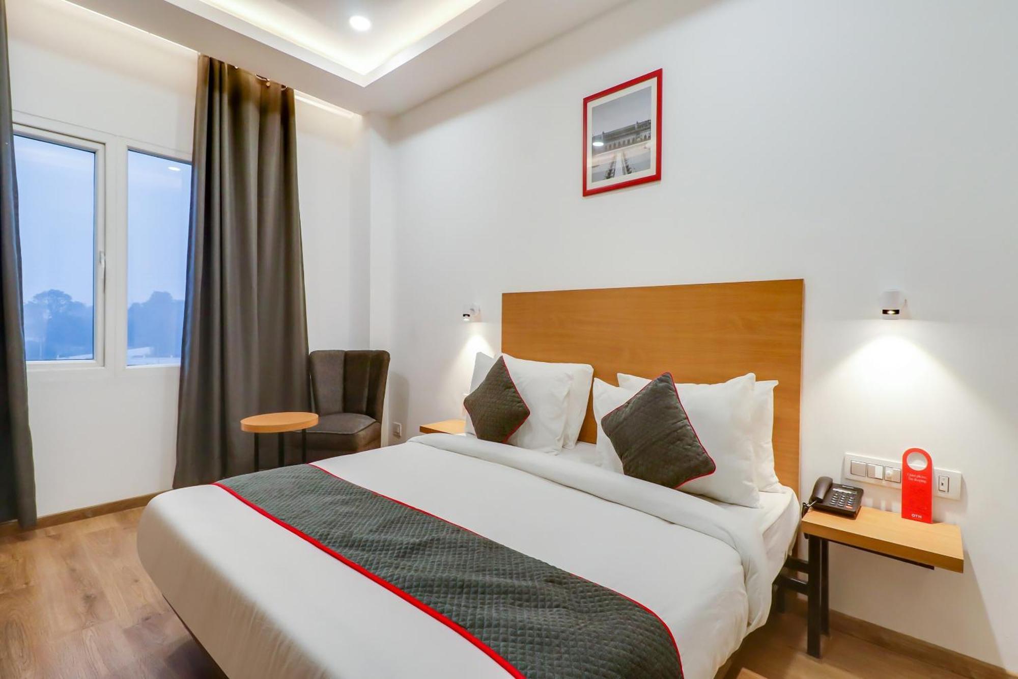 Hotel Super Townhouse Jashn Chinhat Exterior foto