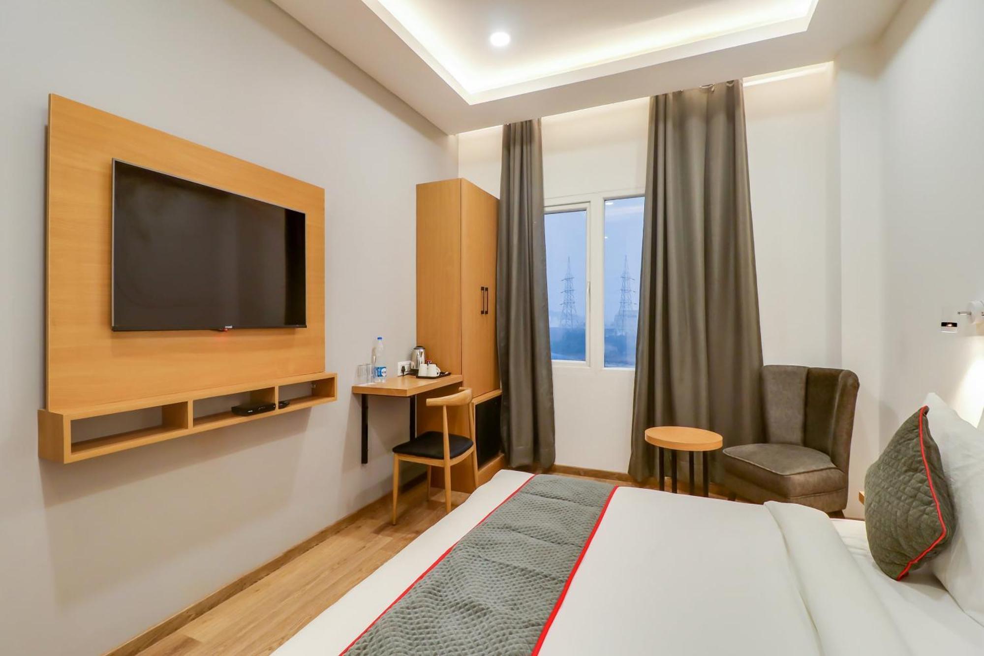Hotel Super Townhouse Jashn Chinhat Exterior foto